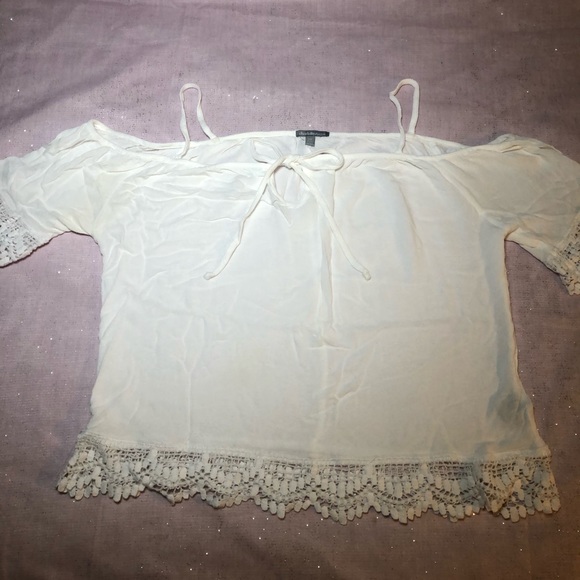 🤍Off The Shoulder Top🤍 - Picture 3 of 5